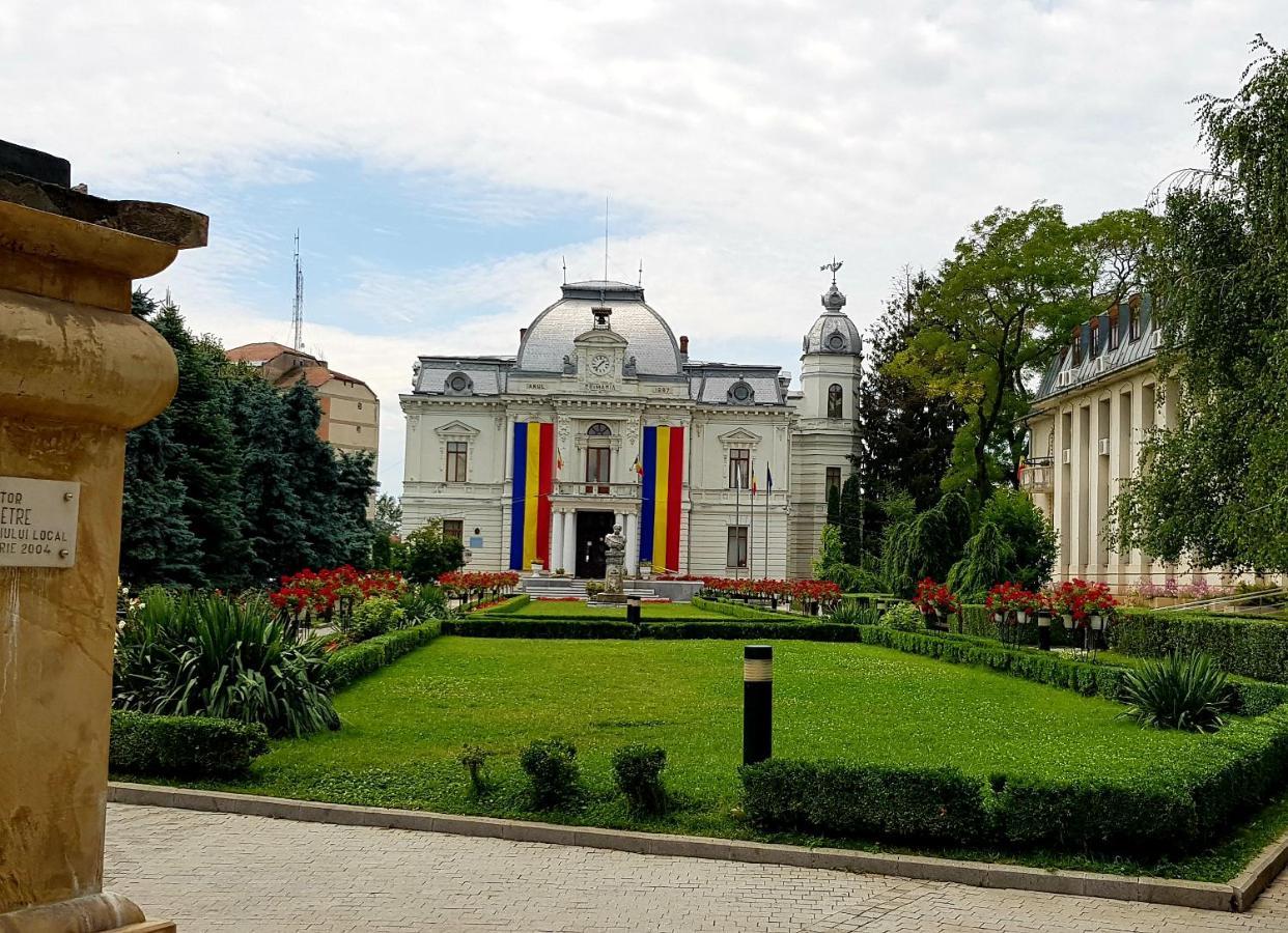 Old Town Apartament Lägenhet Targoviste Exteriör bild